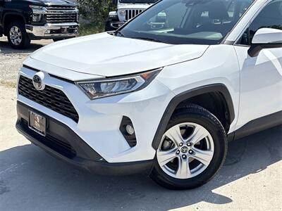 2020 Toyota RAV4 XLE   - Photo 16 - McKinney, TX 75070