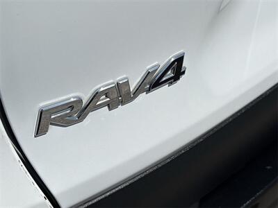 2020 Toyota RAV4 XLE   - Photo 10 - McKinney, TX 75070