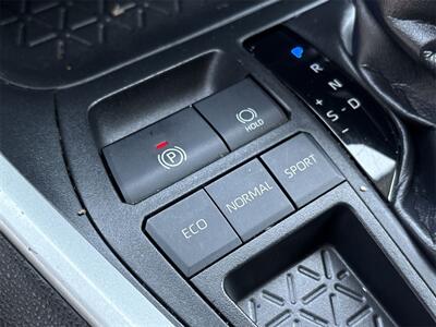 2020 Toyota RAV4 XLE   - Photo 27 - McKinney, TX 75070