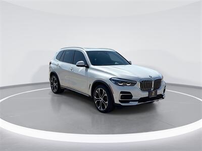2022 BMW X5 sDrive40i   - Photo 2 - McKinney, TX 75070