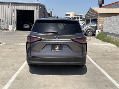 2022 Toyota Sienna LE 8 Passenger   - Photo 66 - McKinney, TX 75070