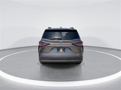 2022 Toyota Sienna LE 8 Passenger   - Photo 7 - McKinney, TX 75070