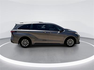 2022 Toyota Sienna LE 8 Passenger   - Photo 9 - McKinney, TX 75070