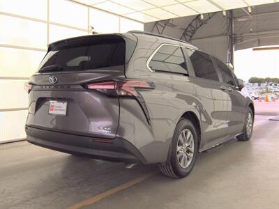 2022 Toyota Sienna LE 8 Passenger   - Photo 70 - McKinney, TX 75070