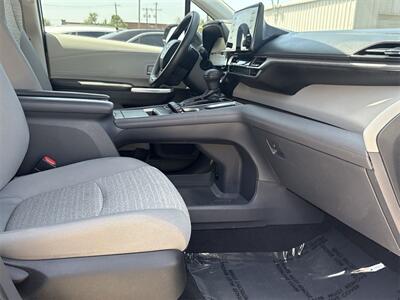2022 Toyota Sienna LE 8 Passenger   - Photo 32 - McKinney, TX 75070