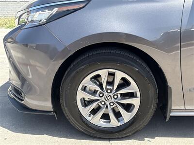 2022 Toyota Sienna LE 8 Passenger   - Photo 16 - McKinney, TX 75070