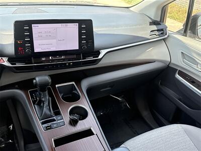 2022 Toyota Sienna LE 8 Passenger   - Photo 22 - McKinney, TX 75070