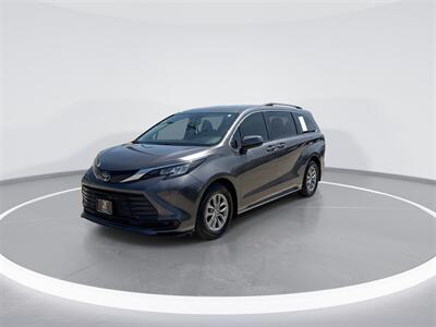 2022 Toyota Sienna LE 8 Passenger   - Photo 4 - McKinney, TX 75070