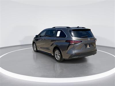 2022 Toyota Sienna LE 8 Passenger   - Photo 6 - McKinney, TX 75070