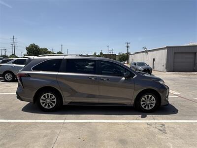 2022 Toyota Sienna LE 8 Passenger   - Photo 68 - McKinney, TX 75070