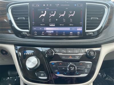 2022 Chrysler Pacifica Limited   - Photo 10 - McKinney, TX 75070