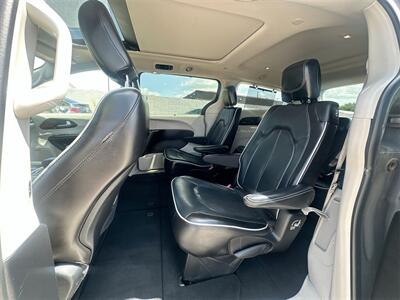 2022 Chrysler Pacifica Limited   - Photo 19 - McKinney, TX 75070