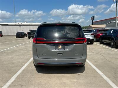 2022 Chrysler Pacifica Limited   - Photo 4 - McKinney, TX 75070