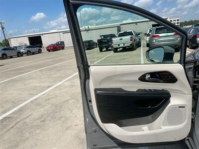 2022 Chrysler Pacifica Limited   - Photo 24 - McKinney, TX 75070