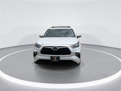 2022 Toyota Highlander XLE   - Photo 5 - McKinney, TX 75070