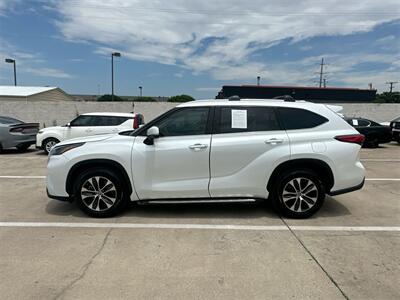 2022 Toyota Highlander XLE   - Photo 16 - McKinney, TX 75070