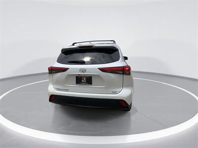 2022 Toyota Highlander XLE   - Photo 9 - McKinney, TX 75070