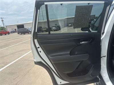 2022 Toyota Highlander XLE   - Photo 33 - McKinney, TX 75070