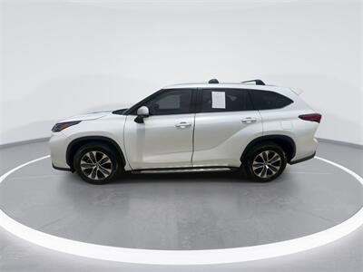 2022 Toyota Highlander XLE   - Photo 3 - McKinney, TX 75070