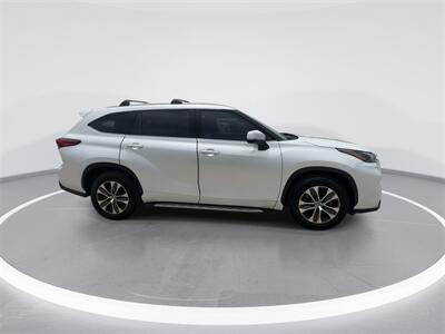2022 Toyota Highlander XLE   - Photo 7 - McKinney, TX 75070