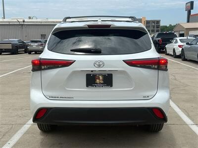 2022 Toyota Highlander XLE   - Photo 12 - McKinney, TX 75070