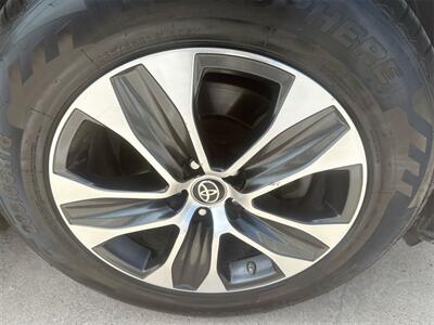 2022 Toyota Highlander XLE   - Photo 39 - McKinney, TX 75070
