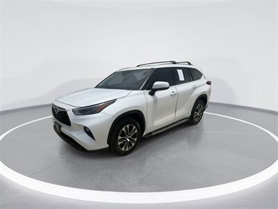 2022 Toyota Highlander XLE   - Photo 4 - McKinney, TX 75070
