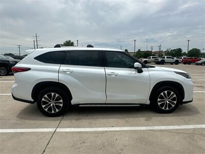 2022 Toyota Highlander XLE   - Photo 15 - McKinney, TX 75070