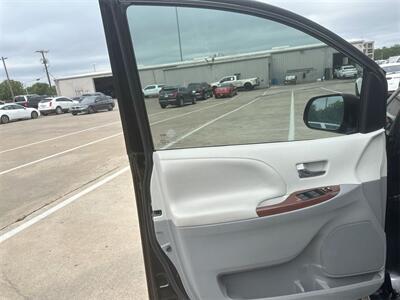2014 Toyota Sienna XLE 8 Passenger   - Photo 33 - McKinney, TX 75070