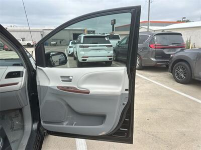 2014 Toyota Sienna XLE 8 Passenger   - Photo 32 - McKinney, TX 75070