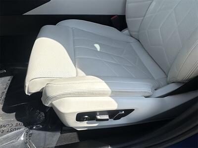 2024 BMW i5 M60   - Photo 18 - McKinney, TX 75070