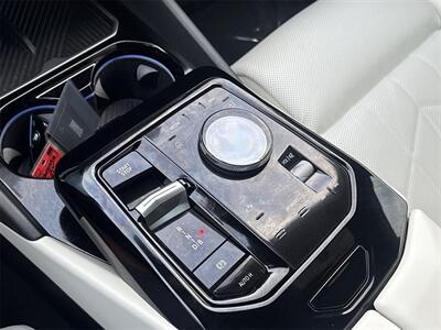 2024 BMW i5 M60   - Photo 27 - McKinney, TX 75070