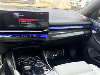 2024 BMW i5 M60   - Photo 21 - McKinney, TX 75070