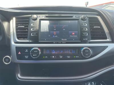 2018 Toyota Highlander XLE   - Photo 11 - McKinney, TX 75070