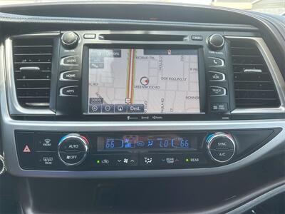 2018 Toyota Highlander XLE   - Photo 12 - McKinney, TX 75070
