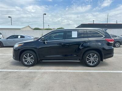 2018 Toyota Highlander XLE   - Photo 8 - McKinney, TX 75070