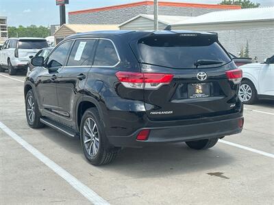 2018 Toyota Highlander XLE   - Photo 5 - McKinney, TX 75070