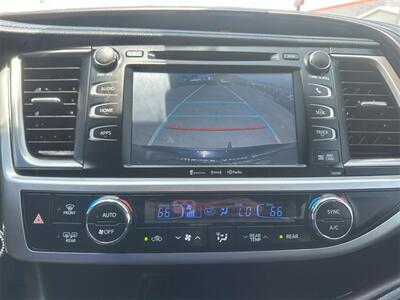 2018 Toyota Highlander XLE   - Photo 13 - McKinney, TX 75070