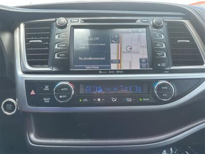 2018 Toyota Highlander XLE   - Photo 10 - McKinney, TX 75070