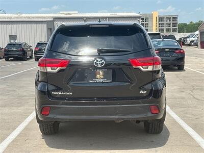 2018 Toyota Highlander XLE   - Photo 4 - McKinney, TX 75070