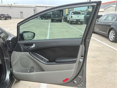 2016 Kia Forte LX   - Photo 27 - McKinney, TX 75070
