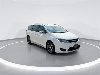 2017 Chrysler Pacifica Limited   - Photo 2 - McKinney, TX 75070