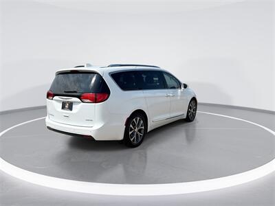 2017 Chrysler Pacifica Limited   - Photo 8 - McKinney, TX 75070