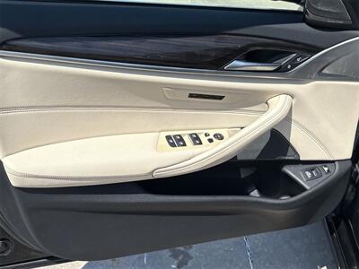 2023 BMW 5 Series 530e iPerformance   - Photo 19 - McKinney, TX 75070