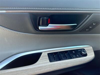 2022 Toyota Venza Limited   - Photo 15 - McKinney, TX 75070