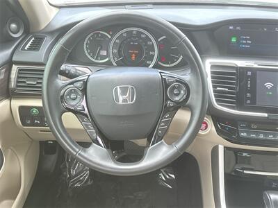 2017 Honda Accord Touring   - Photo 21 - McKinney, TX 75070