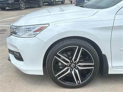 2017 Honda Accord Touring   - Photo 16 - McKinney, TX 75070