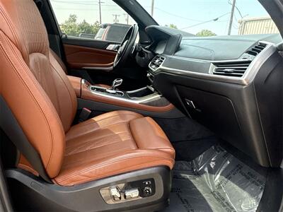 2022 BMW X7 M50i   - Photo 34 - McKinney, TX 75070