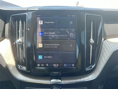 2022 Volvo XC60 B5 Inscription   - Photo 11 - McKinney, TX 75070