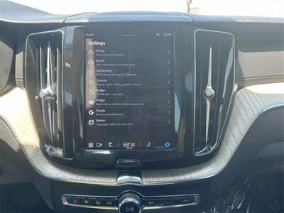 2022 Volvo XC60 B5 Inscription   - Photo 12 - McKinney, TX 75070